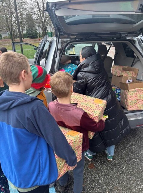 web1_nsn-20251223-elementary-students-give-to-safe-house-3.jpeg