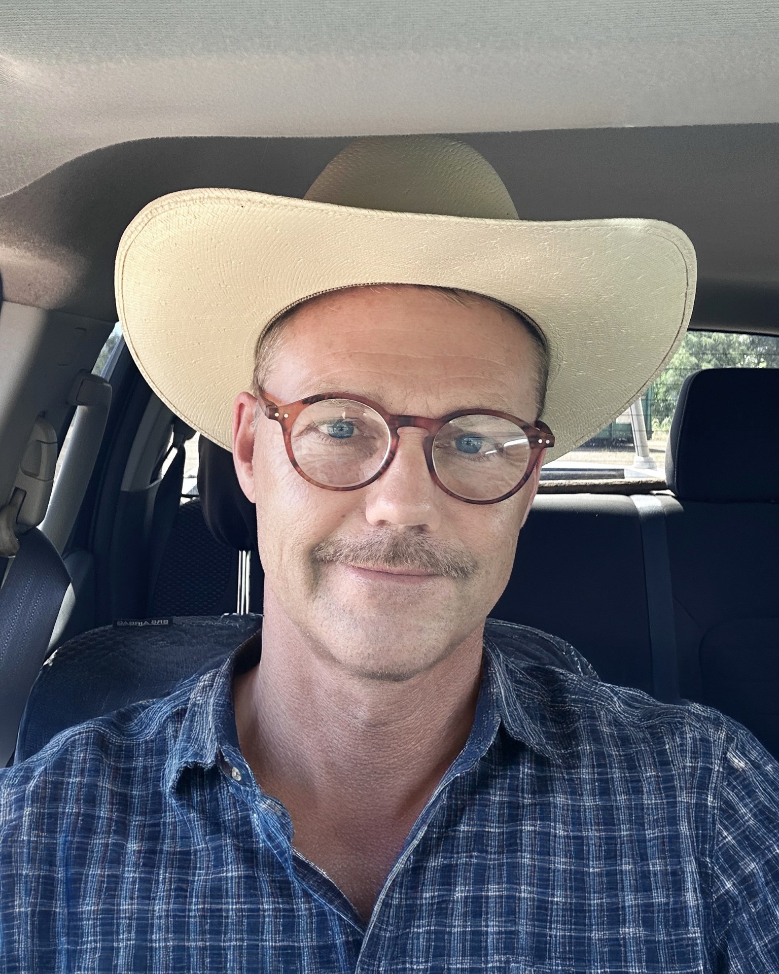 thumbnail_Geoffrey Farmer Portrait.jpg