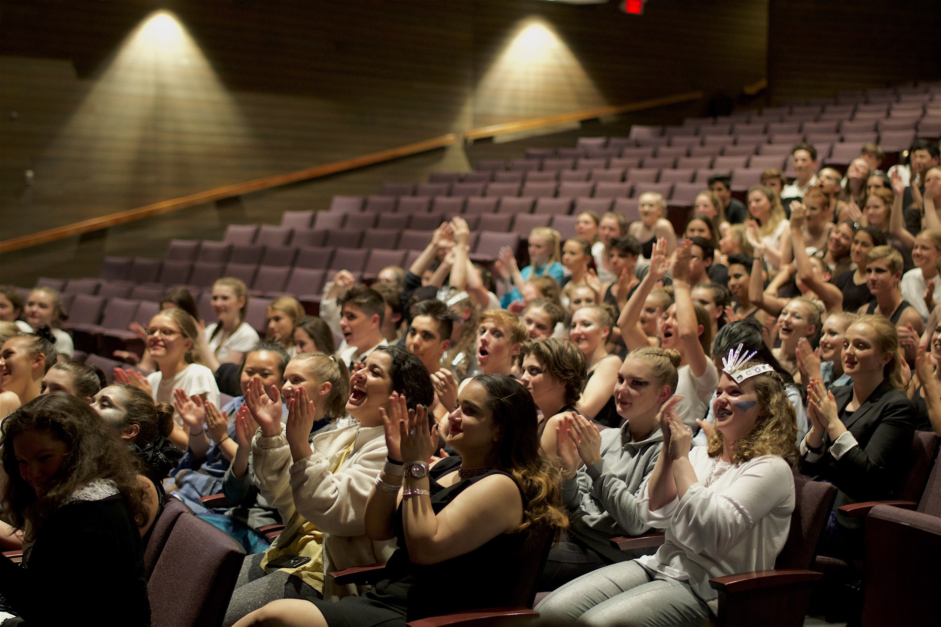 Blackout_DSC7355 Studentclap.jpg