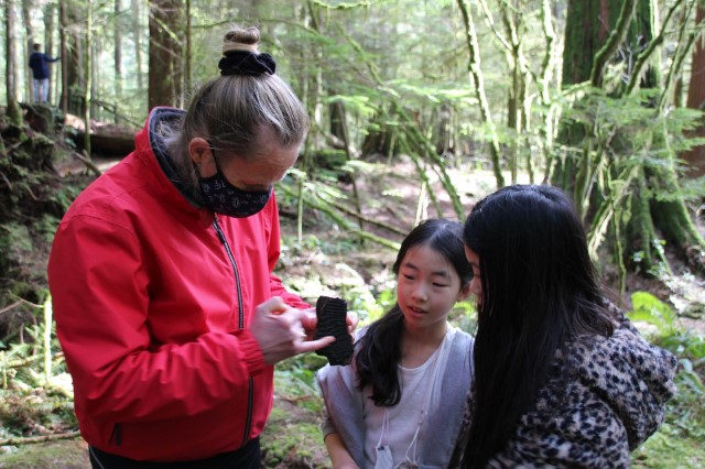 <div class="ExternalClass3A21CEBB3614433B96C6B18F652EBEFB"><p><span><span>Through this new video 
series, we would like to provide our community with a window into the 
learning that is happening in our schools, as well as celebrate our 
students and staff.<br></span></span></p><p>Our second video features Tine Parker's grade 5 class at Highlands Elementary.<br></p></div>