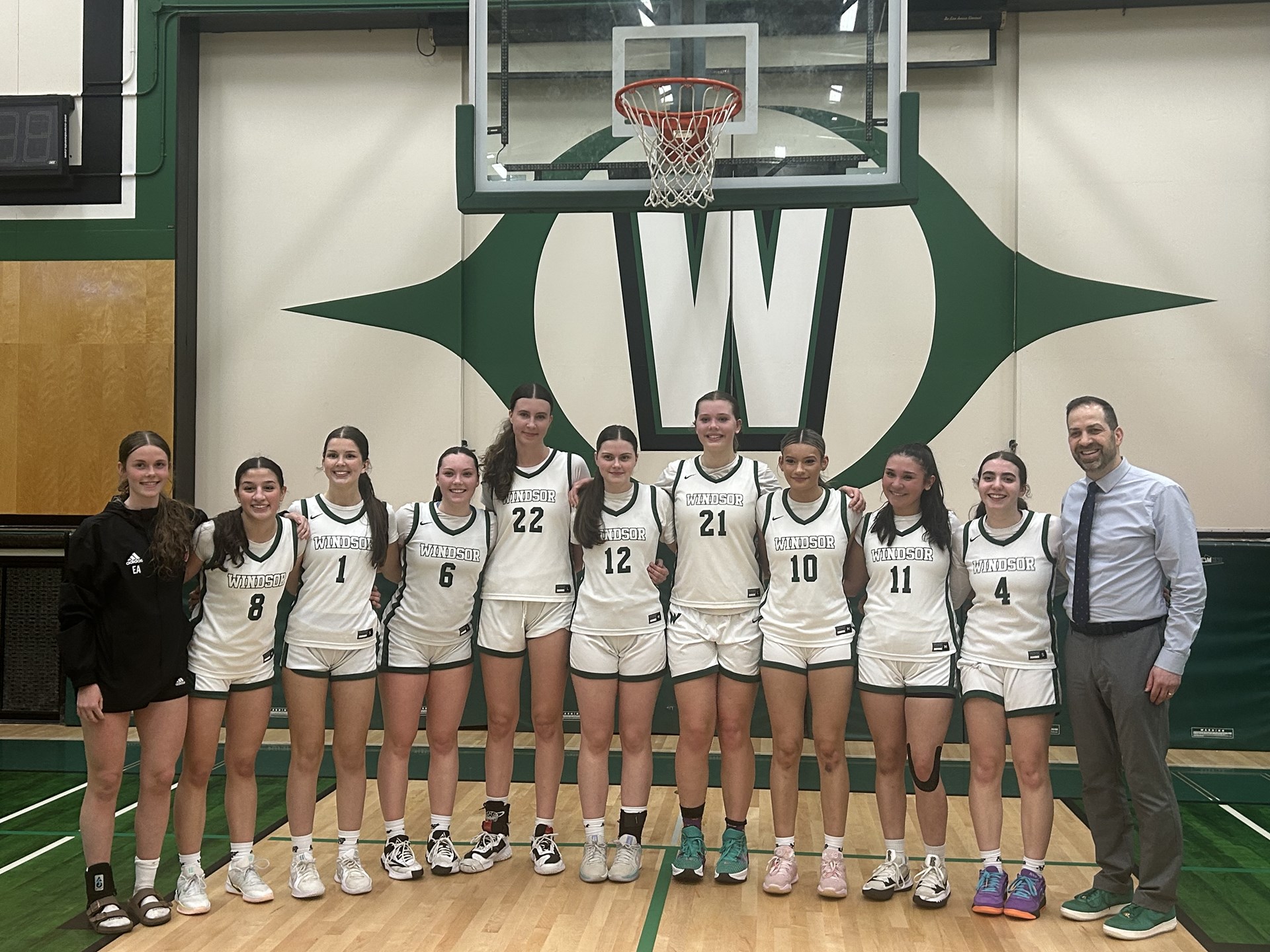 Windsor Sr. Girls Basketball win the North Shore AAA Title