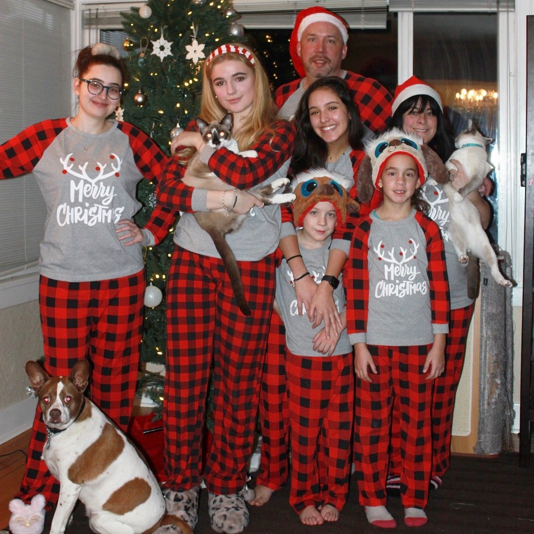 NVSD_Xmas_hostfamily_PJparty2.jpg