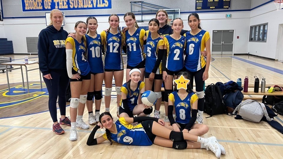 bantam gold volleyball (with star).jpg